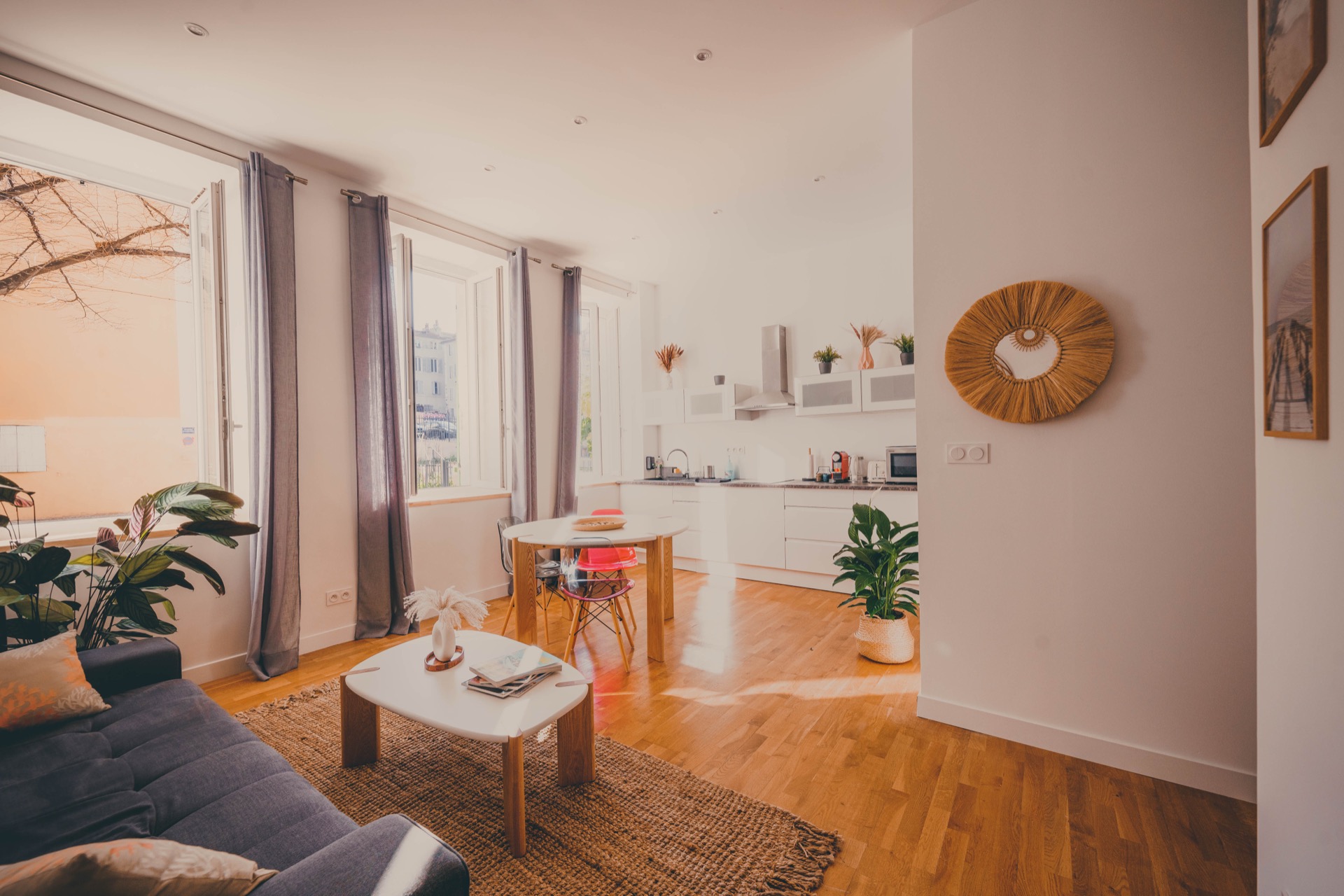 Appartement cœur du Panier Marseille — séjour lumineux